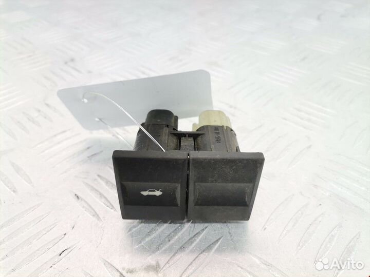 Кнопка открытия багажника Ford Mondeo 3 рест