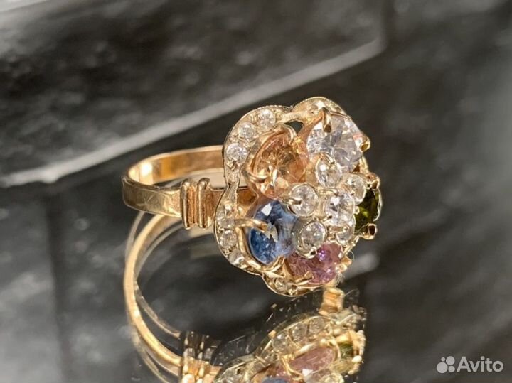 Золотое кольцо 585 пробы, массой 4.7 грамма (17р)