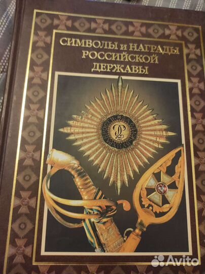 Книги разные много