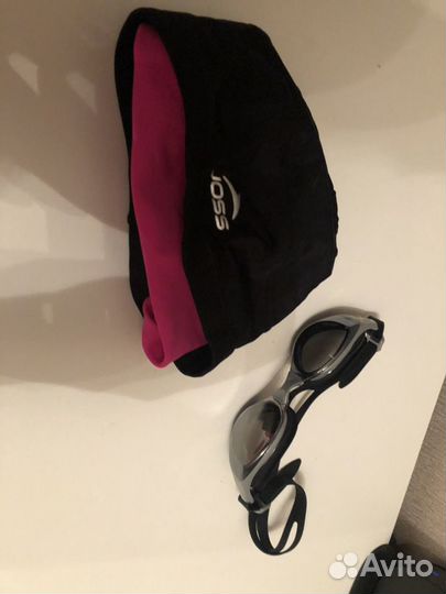 Шапочка и очки для плавания