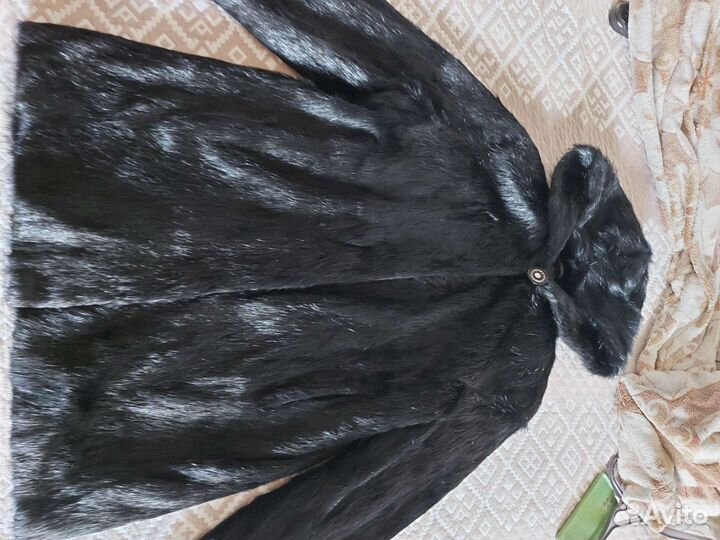 Шуба из нутрии с капюшоном