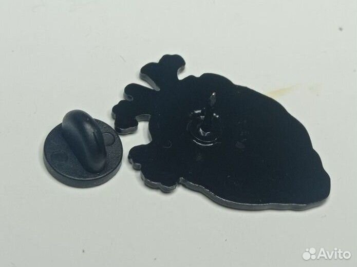 Значок море в сердце