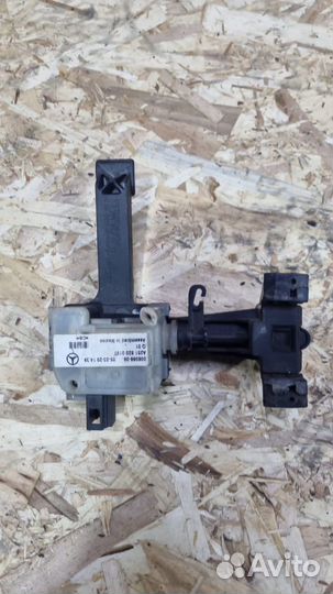 Привод лючка бака Mercedes R w251