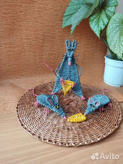 Плетёные из бумажной лозы изделия