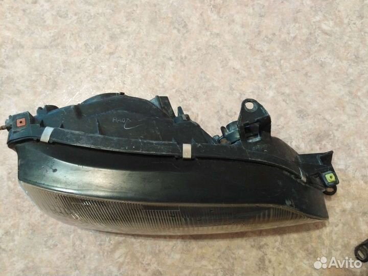 Продам фары на Toyota Curren