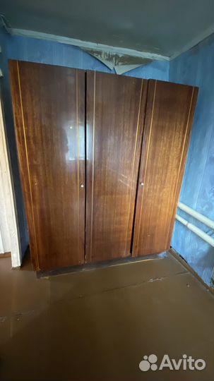 Старая мебель, холодтльник, газовая плита