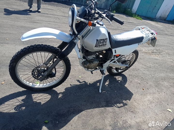 Мотоцикл Suzuki Djebel 200