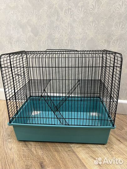 Клетка для хомяка и её содержимое