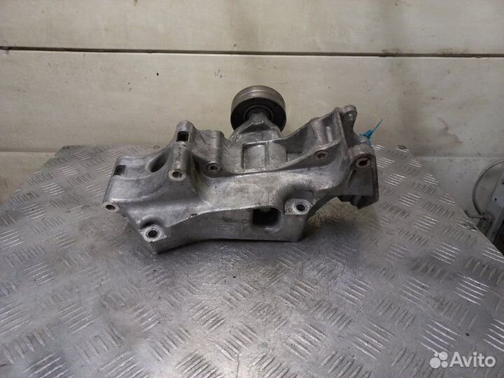 Кронштейн генератора Volkswagen Golf 4 1.4 16V MPI