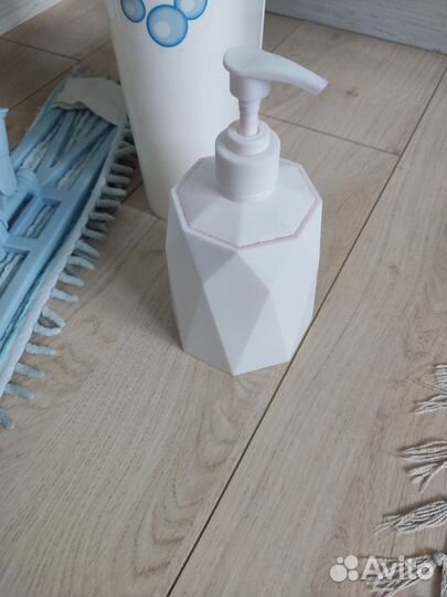 Швабра, контейнер для порошка, дозатор