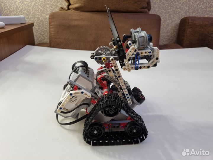 Собранния модель из конструктора lego ev3