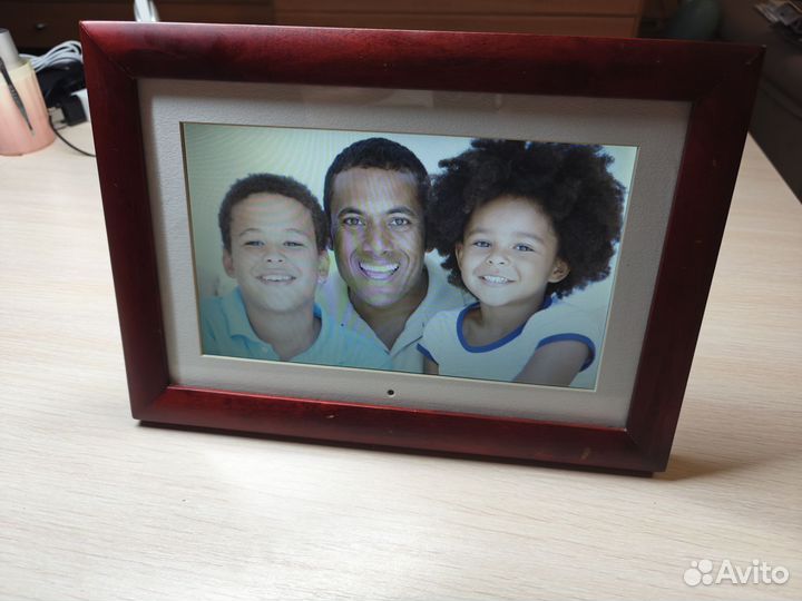 Цифровая фоторамка ViewSonic VFM1036w-51E