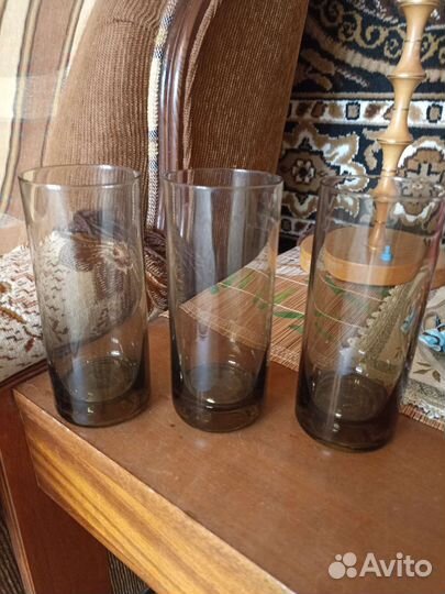Стаканы из коричневого стекла