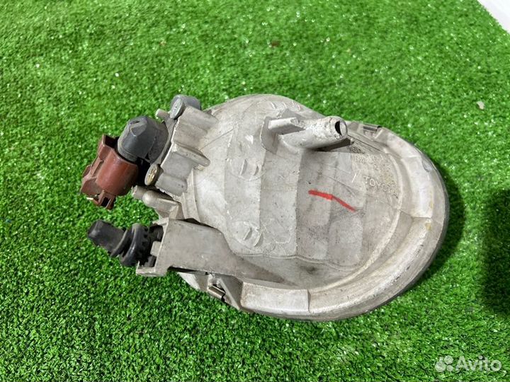 Фара противотуманная передняя левая Toyota Verossa