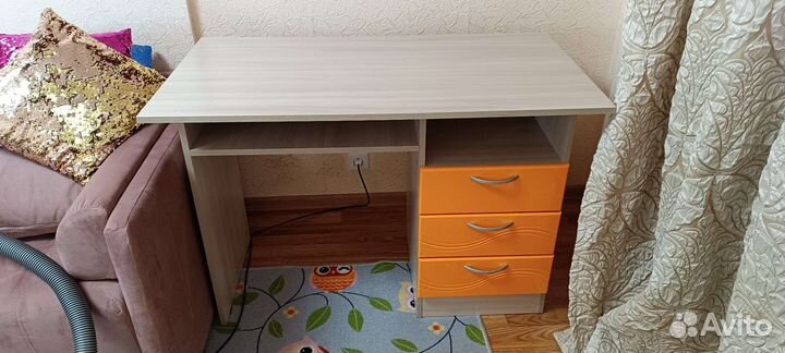 Детский письменный стол