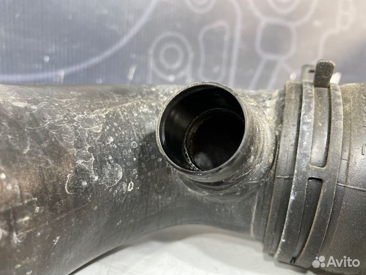 Патрубок воздушного фильтра Volkswagen Passat