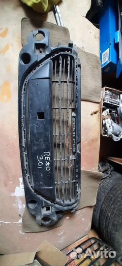 Решетка радиатора Peugeot 301