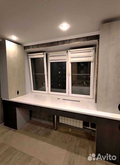 Рабочая зона в углу у окна