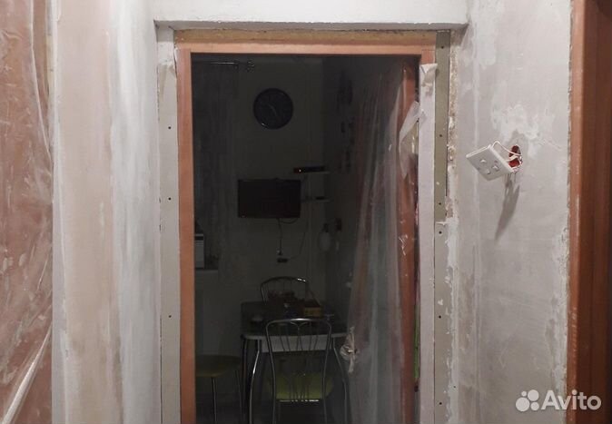 Поклейка обоев подготовка стен. Разводка электрики