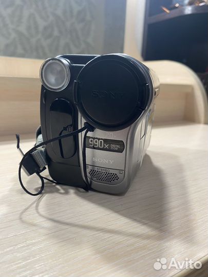 Видеокамера Sony Digital 8 Handycam 990x