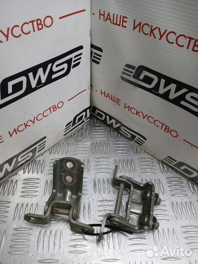 Петля двери Nissan Primera P12 QG18DE