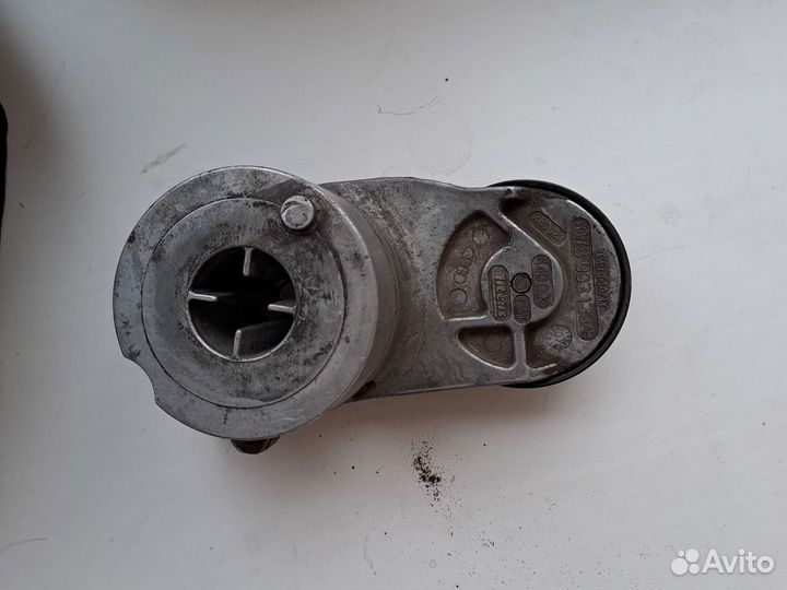 Натяжитель обводного ремня VAG V6 078903133AB