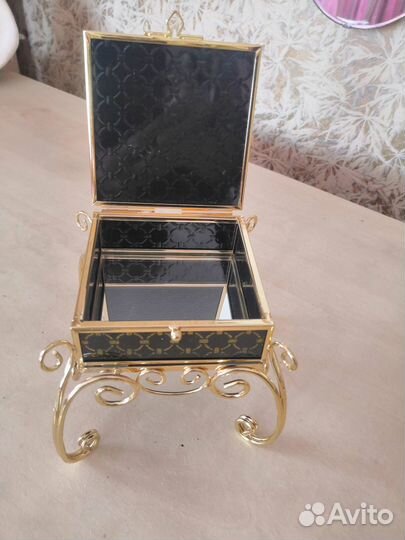 Шкатулка для украшений черная с золотом