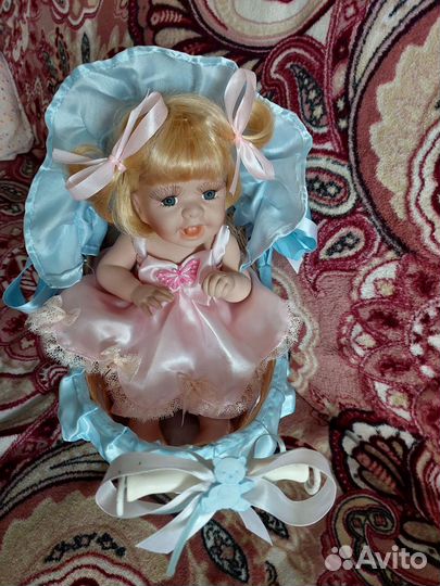 Кукла фарфоровая