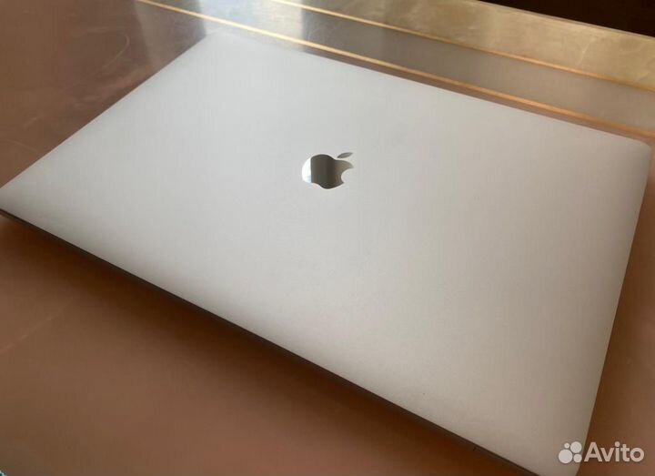 Продам ноутбук Apple MacBook Pro 16'