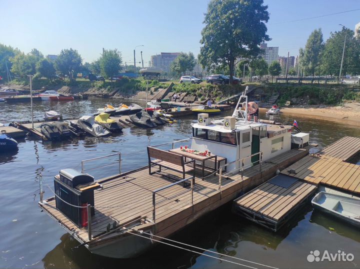 Аренда катера с капитаном, прогулки по Неве