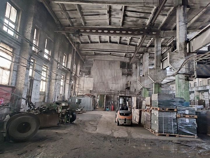 Пр-во с мостовыми кранами и Ж/Д веткой, 2600 м²
