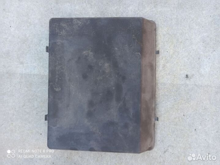 Крышка блока предохранителей BMW e34