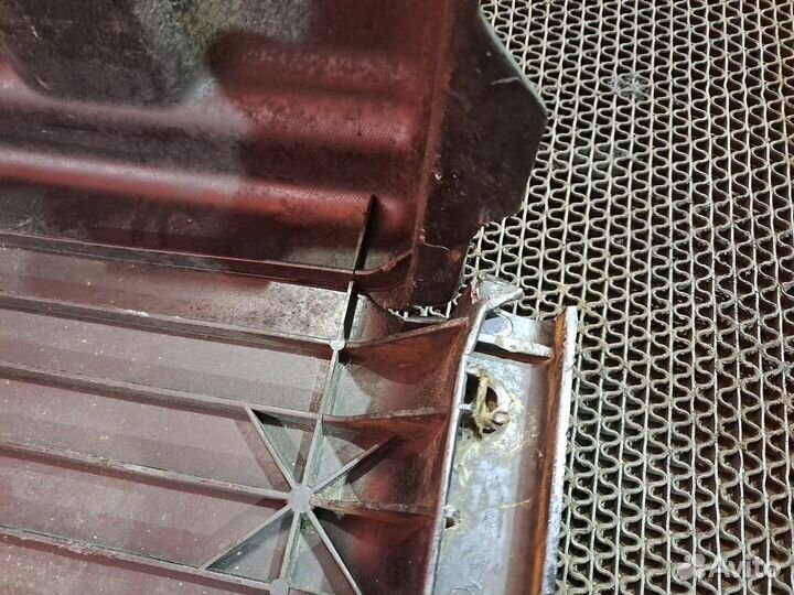 Крышка ящика акб Daf XF105