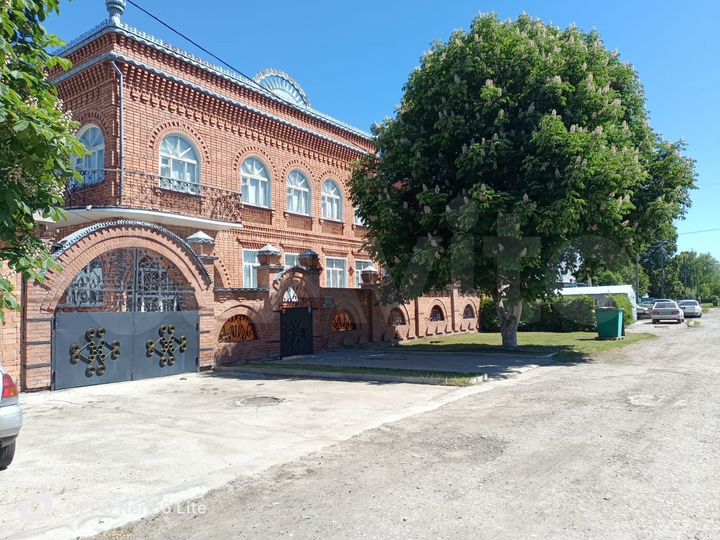 Дом 440 м² на участке 8 сот.