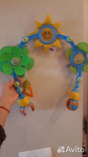 На коляску игрушка дуга Тини лове