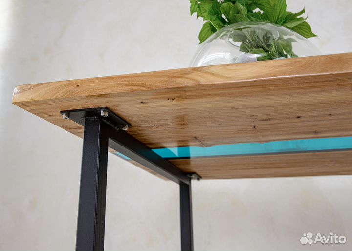 Стол из слэба и эпоксидной смолы «Река» 1,4 м