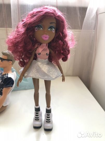 Пакетом куклы Барби и кен