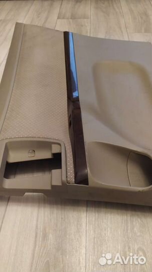 Обшивка на дверь Toyota Isis задняя правая