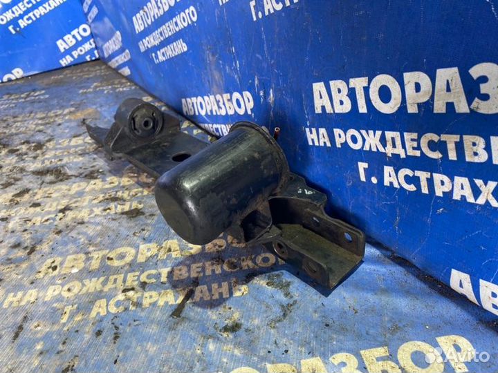 Балка под кпп Mitsubishi Pajero 2 внедорожник 4M40