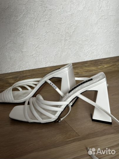 Босоножки женские