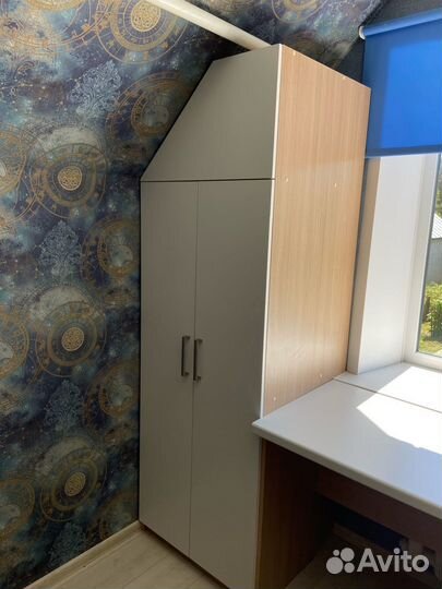 Рабочая зона около окна