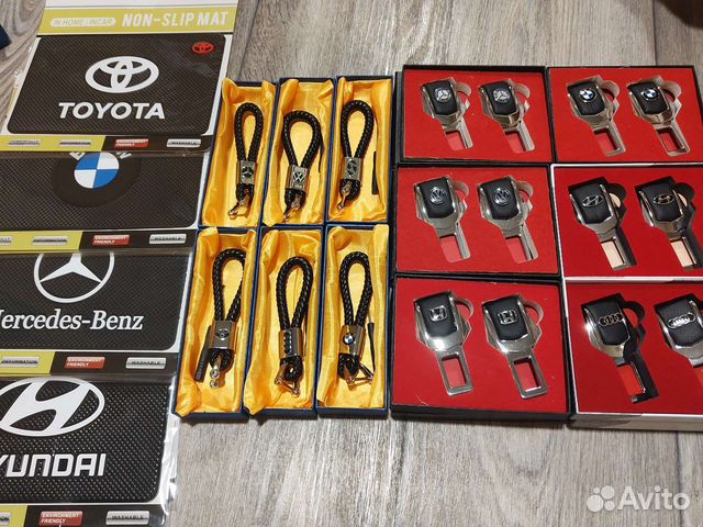 Брелок для ключей,коврик,заглушки(авто)