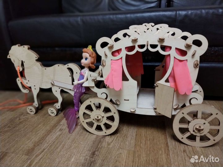 Карета с лошадью, кукла музыкальная