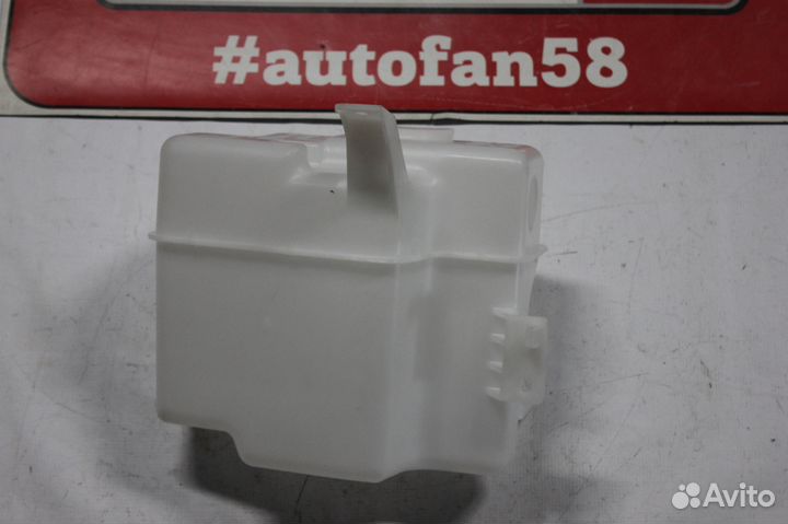 Бачок стеклоомывателя Mitsubishi Outlander