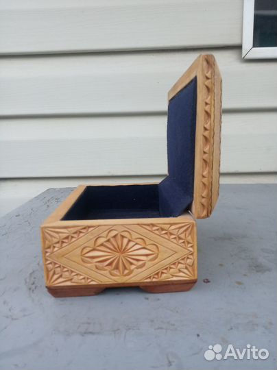 Деревянная шкатулка для украшений