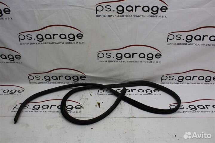 Уплотнитель двери задней левой Nissan Qashqai+2 J