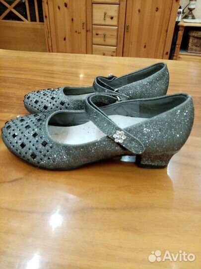 Туфли для девочки со стразами 34