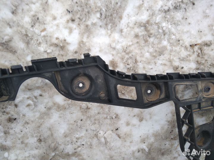 Кронштейн заднего бампера правый Volkswagen Polo