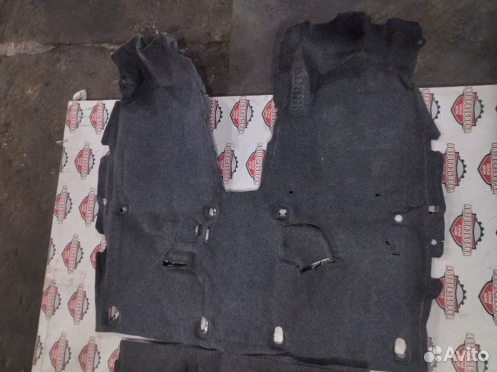 Ковер салона Toyota Noah AZR65G 1azfse 2004