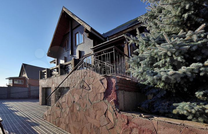 Дом 308 м² на участке 12 сот.